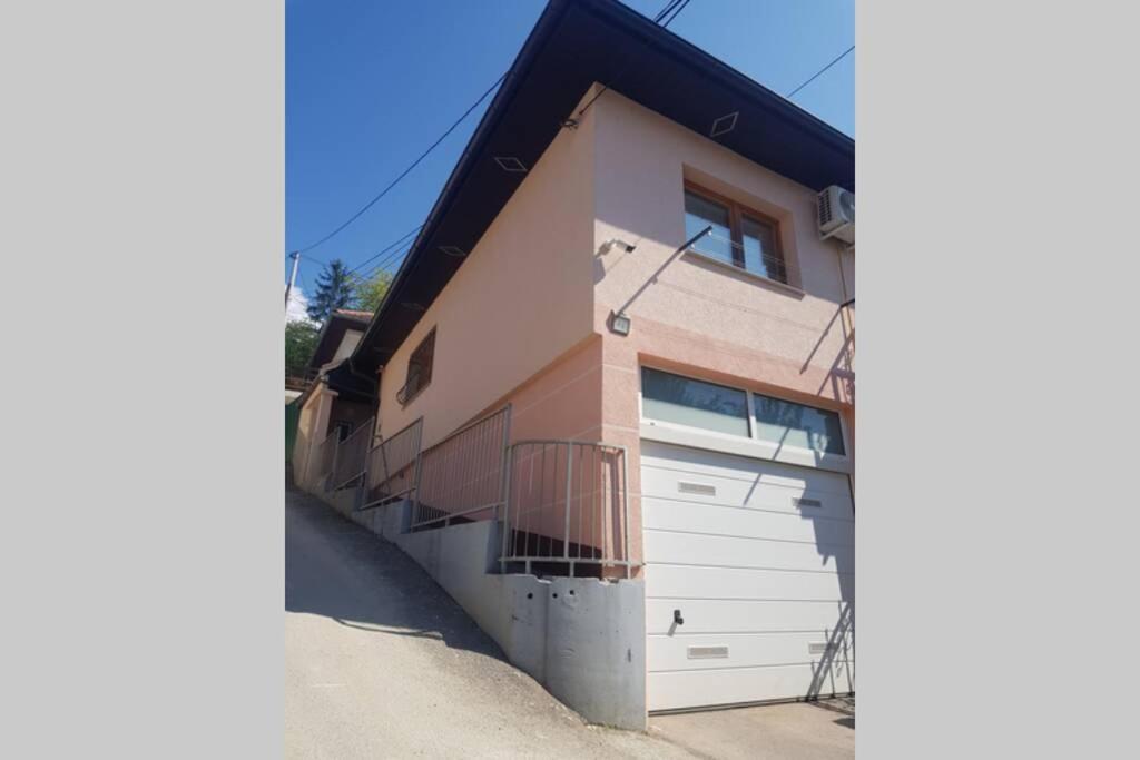 Apartman Sa Garazom I Internetom SJJ Buitenkant foto