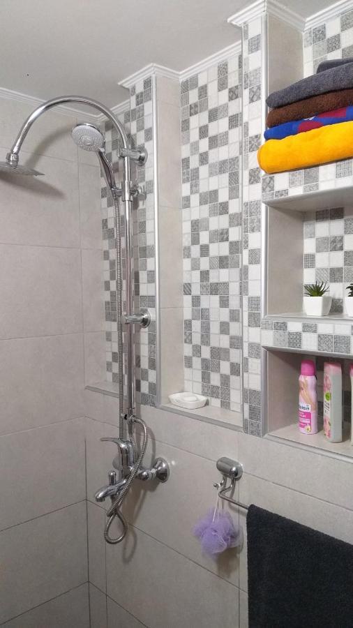 Apartman Sa Garazom I Internetom SJJ Buitenkant foto