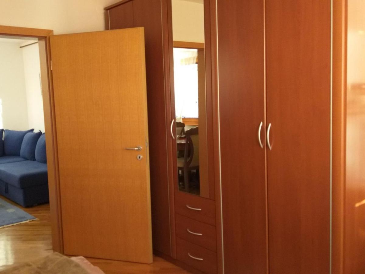 Apartman Sa Garazom I Internetom SJJ Buitenkant foto