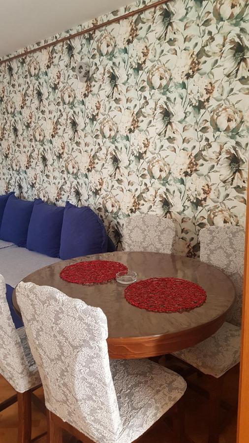 Apartman Sa Garazom I Internetom SJJ Buitenkant foto